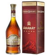 Бренди Ararat 5 лет выдержки 40% в коробке 0,5 л