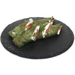 Блины шпинатные с лососем и сливочным сыром