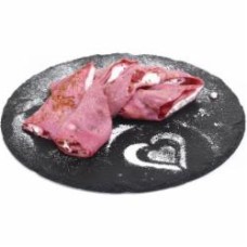 Блины розовые с клубникой и сыром