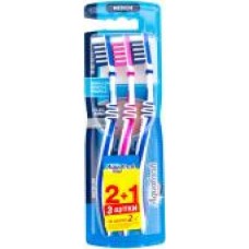 Зубная щетка Aquafresh In Between 2+1 средней жесткости 3 шт.