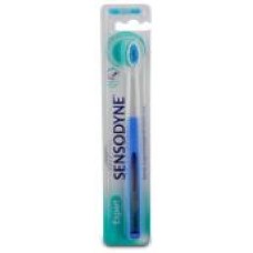 Зубная щетка Sensodyne Expert с футляром мягкая